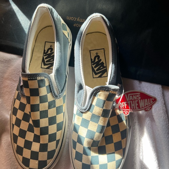 Vans Slip on Classic Checkered Grey/White (4.5) Retails for $50 - Picture 3 of 5